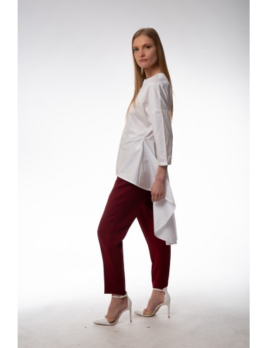 White long maxi shirt. Shorter in front and longer behind. Popeline.