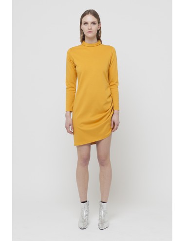 Dress with curl on the thigh